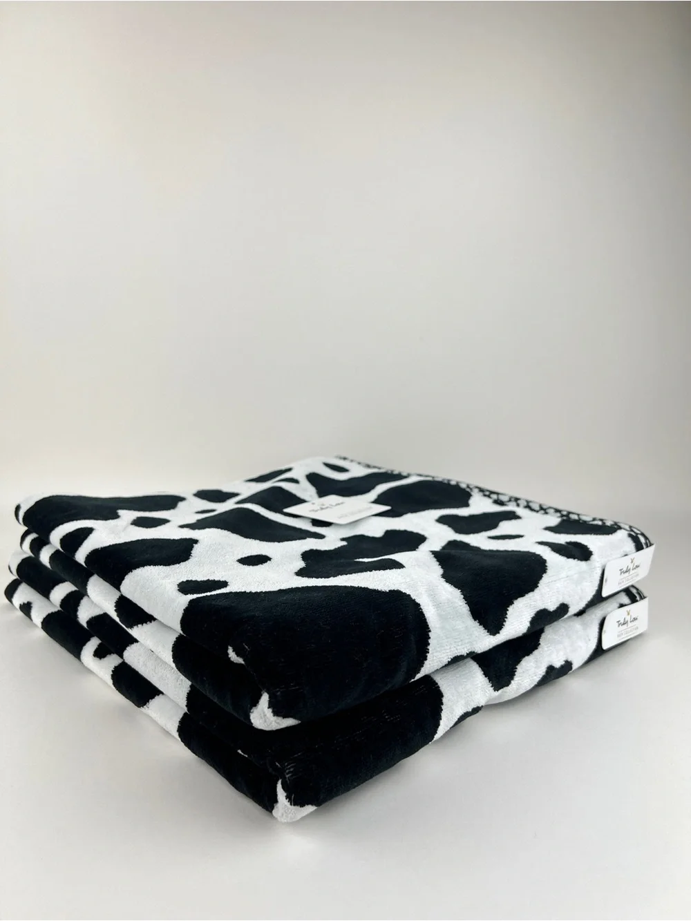 Truly Lou Black & White Cow Print Bath Towels Soft Velour Cotton 2 Pc NEW